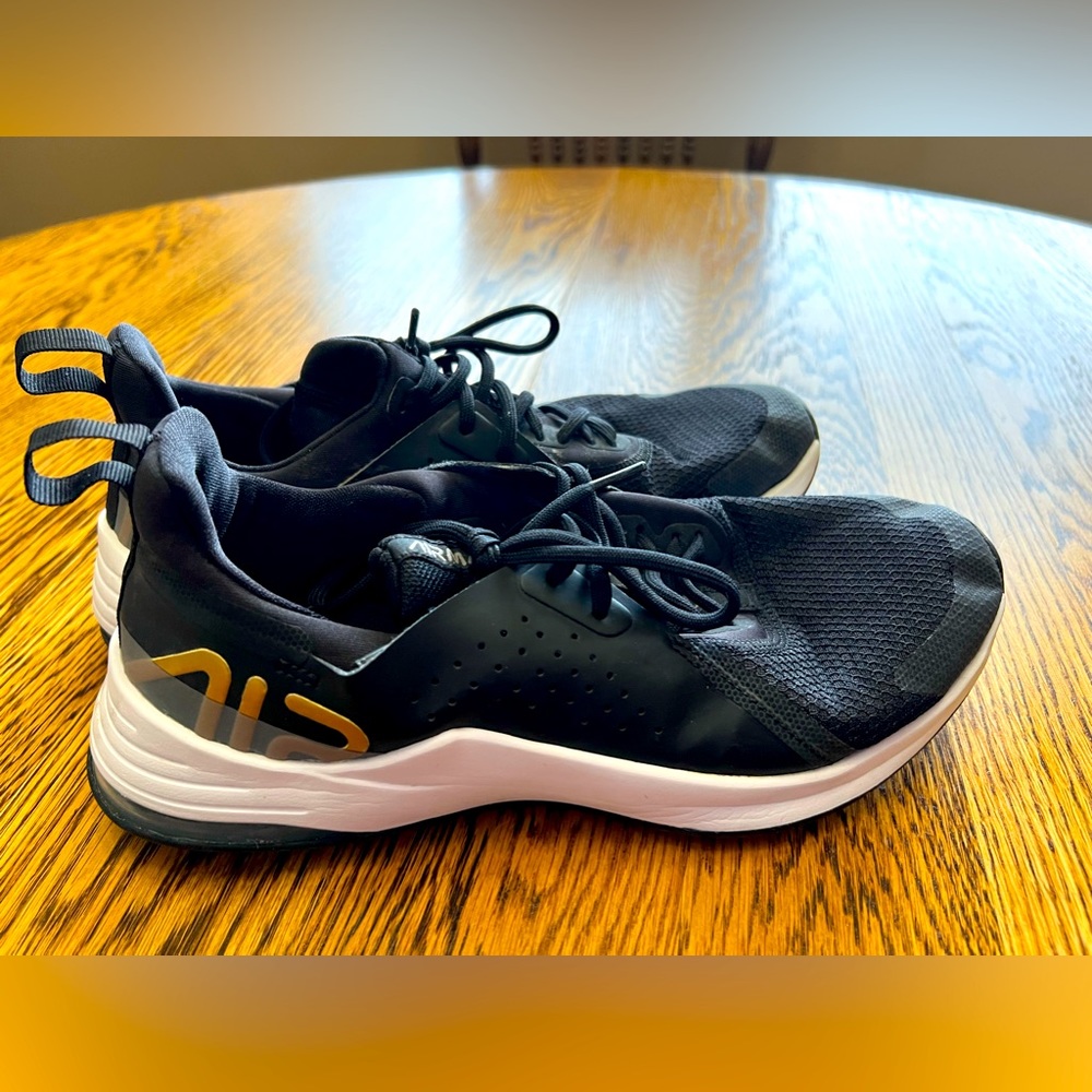 Nike air max lace up black gold white tennis athletic shoe size 8.5 sneakers